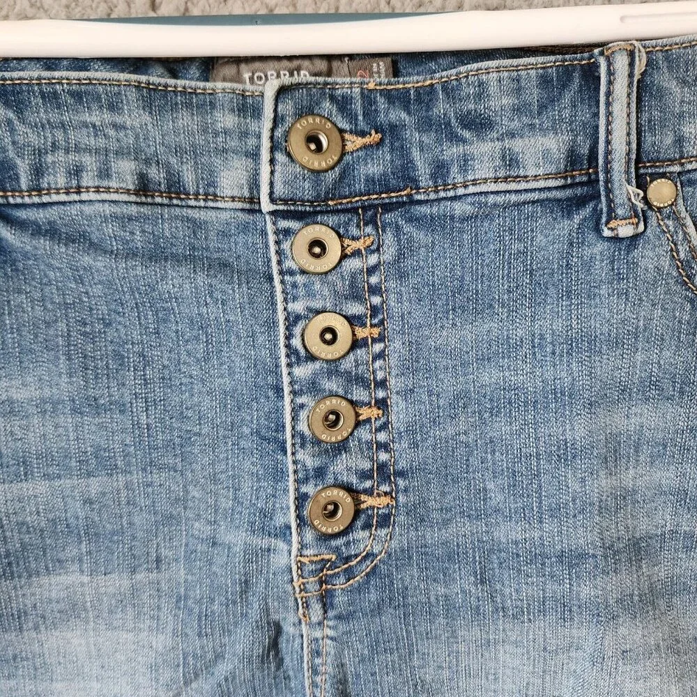 Torrid Women's Button Fly Stretch Denim Jean High Rise Shorts Distressed Size 22